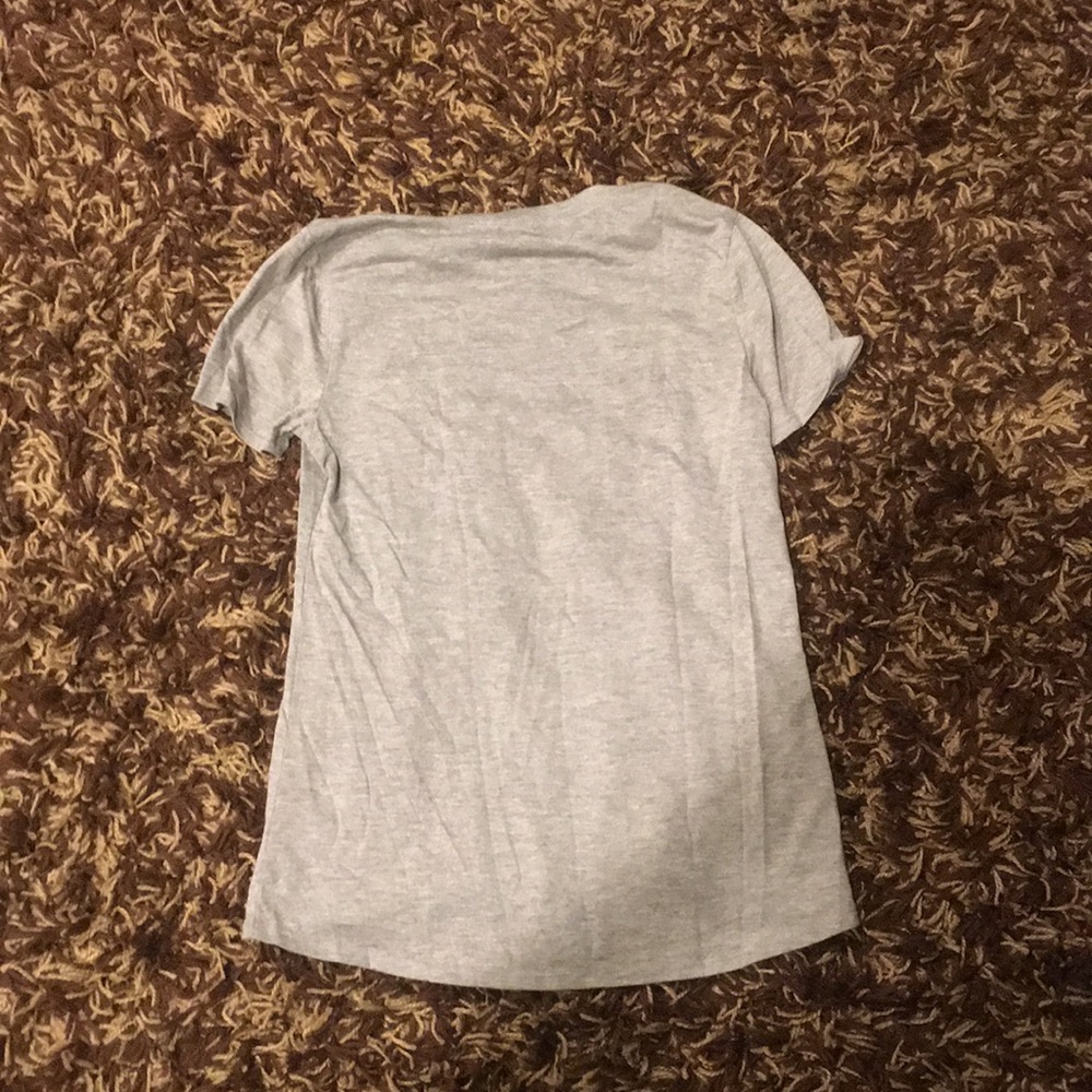 gray t-shirt - Picture 2 of 3
